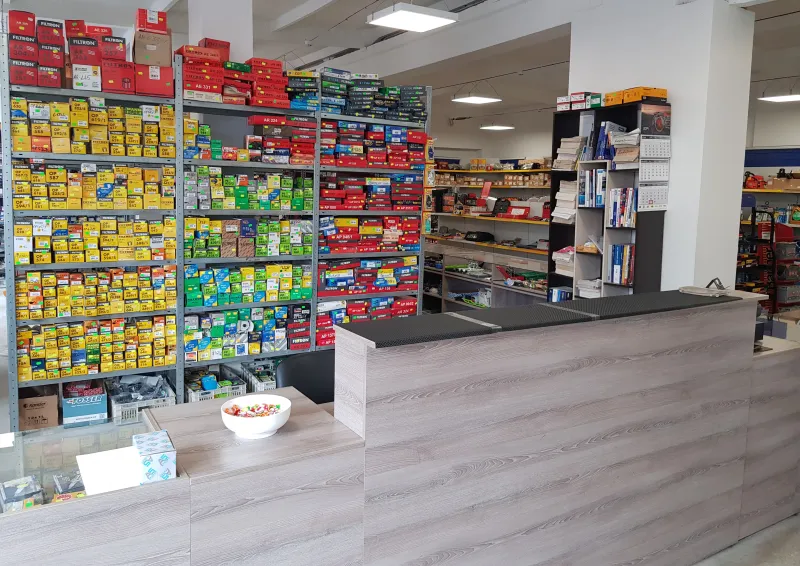Parduotuvės prekystalis ir filtrų siena